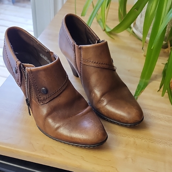 Born Brown Leather Ankle Boots with Zipper - Picture 3 of 6